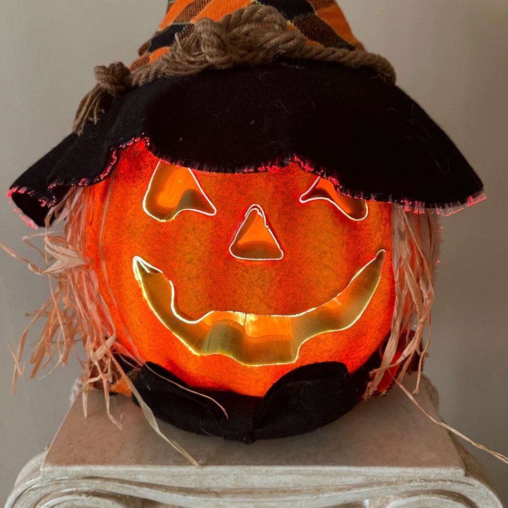 Department 56 Halloween Pumpkin with Hat Decor